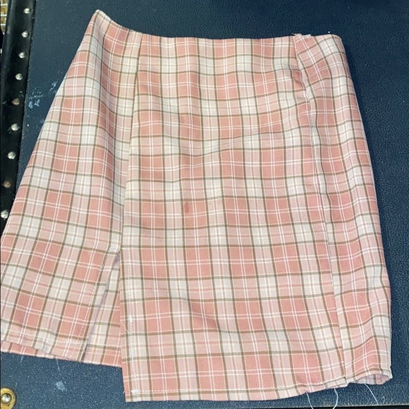 Pink Plaid Asymmetrical Slit Skirt - Picture 2 of 4